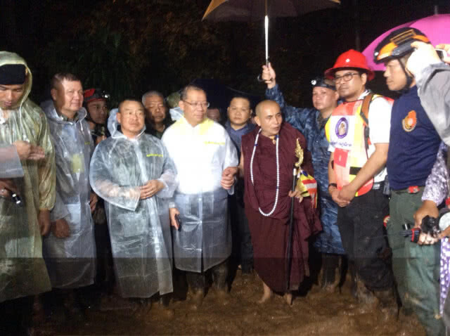 (คลิป) เหตุใด "ครูบาบุญชุ่ม" จึงเป็นความหวังของการค้นหาทั้ง 13 ชีวิตติดถ้ำหลวง