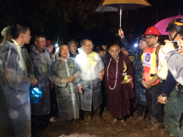 (คลิป) เหตุใด "ครูบาบุญชุ่ม" จึงเป็นความหวังของการค้นหาทั้ง 13 ชีวิตติดถ้ำหลวง