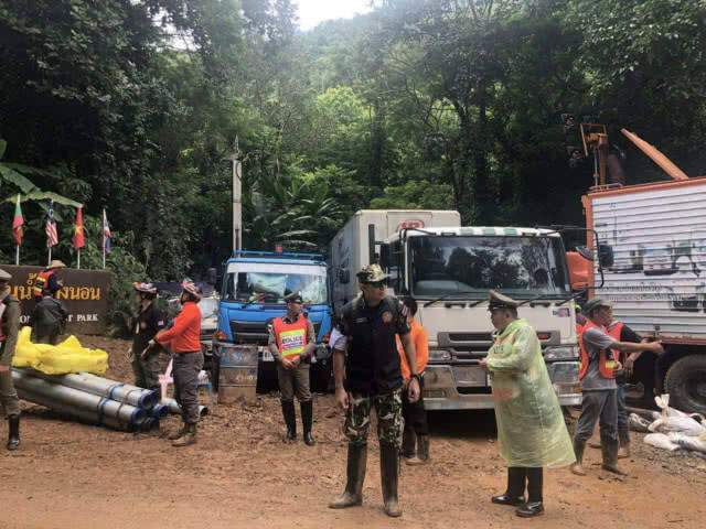 ข่าวมั่วเป็นเหตุ! จนท.การไฟฟ้าเพิ่มความปลอดภัยใน "ถ้ำหลวง" อีกชั้น หลังมีข่าวไฟฟ้ารั่ว