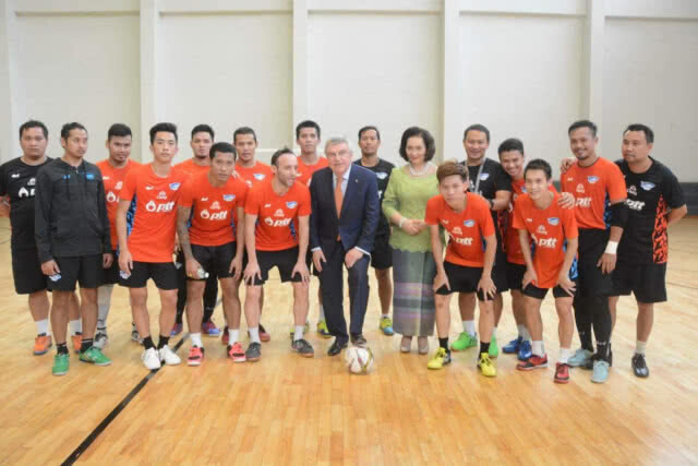 ประธานไอโอซี ส่งกำลังใจ 13 แข้งเยาวชนไทยปลอดภัย