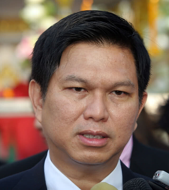 "วรวัจน์" เชื่อประชาชนไม่เอาพรรคทหาร จี้เร่งเปิดตัวผู้สมัครพลังประชารัฐ จะได้รีบเลือกตั้ง