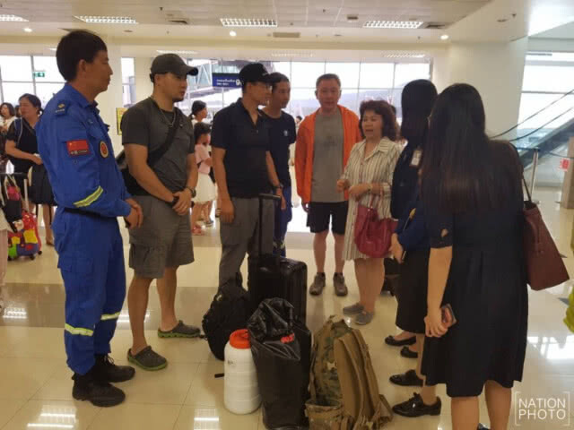 ทีมกู้ภัยจีนช่วยหา 13 ชีวิตติดถ้ำหลวง !!