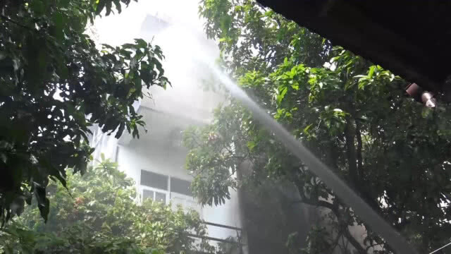 เกิดเหตุไฟไหม้บ้านในชุมชนหนาแน่น กลางเมืองสงขลา