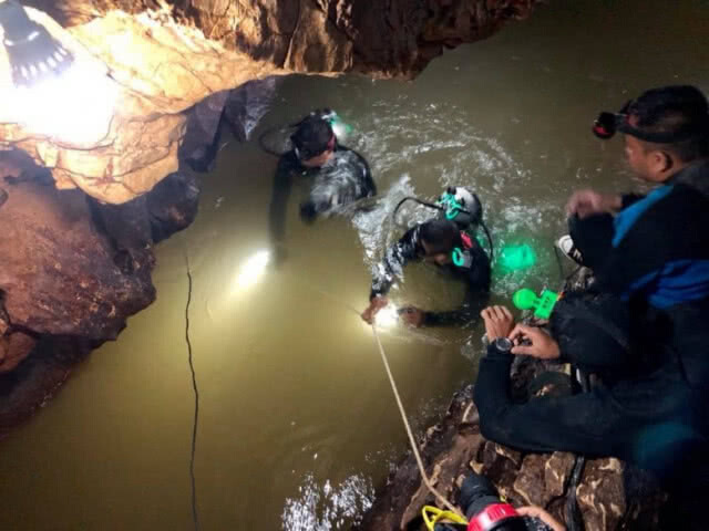 เปิดภาพ!! หน่วยซีลทะลวง"ห้องโถง3"