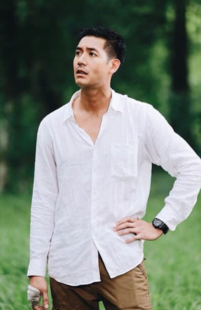 "เวียร์" ศุกลวัฒน์ หนีรถติดขึ้นบีทีเอส หล่อทะลุรถไฟฟ้า ดูแล้วฟิน ติดดินสุดๆ