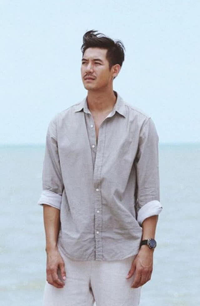 "เวียร์" ศุกลวัฒน์ หนีรถติดขึ้นบีทีเอส หล่อทะลุรถไฟฟ้า ดูแล้วฟิน ติดดินสุดๆ