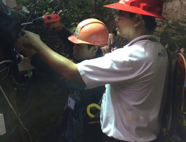ข่าวมั่วเป็นเหตุ! จนท.การไฟฟ้าเพิ่มความปลอดภัยใน "ถ้ำหลวง" อีกชั้น หลังมีข่าวไฟฟ้ารั่ว