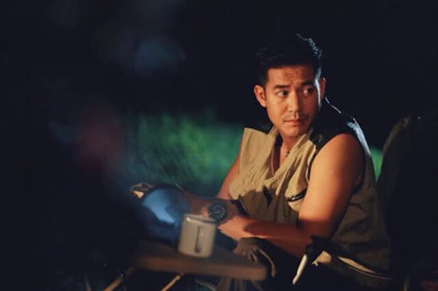 "เวียร์" ศุกลวัฒน์ หนีรถติดขึ้นบีทีเอส หล่อทะลุรถไฟฟ้า ดูแล้วฟิน ติดดินสุดๆ