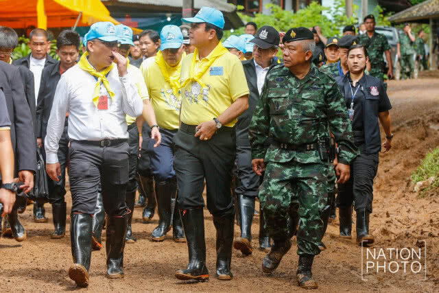 ประยุทธ์ ถึงถ้ำหลวง ตรวจเยี่ยม-ให้กำลังใจ ลั่นหากออกจากพัทยาบีชได้จะพาไปพัทยาของจริง
