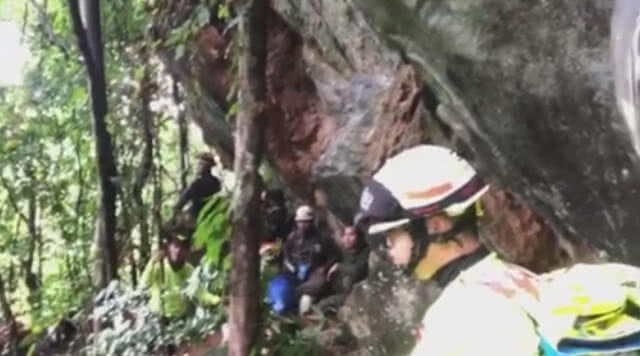 (คลิป) "ฝันดี" เปิดคลิปทางเข้าถ้ำลุ้นถึงตัว 13 นักเตะทีมหมูป่า