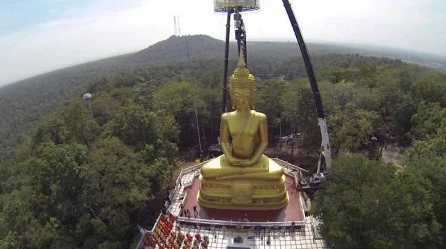 ไหว้ขอพรพระสุภัทรบพิตรบุรีรัมย์ อธิษฐานให้ทีมหมูป่าอะคาเดมี่ปลอดภัย