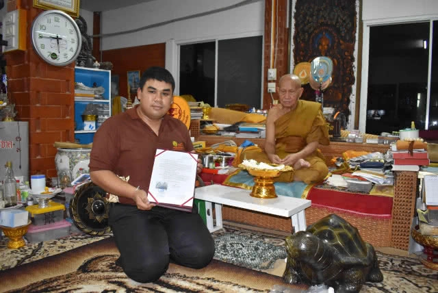 วงการวัตถุมงคลฮือฮา!! หลวงปู่หนูอินทร์เสก เหรียญเม็ดฟักทอง "ยันต์หมวกเหล็ก" รุ่นแรก