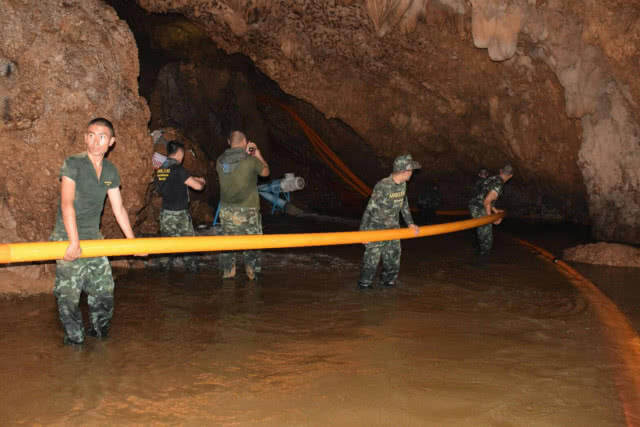 บูรณาการปรับเส้นทางสัญจรกองอำนวยการ-ทางเข้าถ้ำหลวง