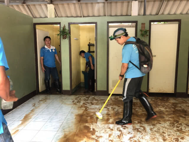 จพล.ร่วมแรงร่วมใจดูแลสุขอนามัยให้ จนท.ช่วยเหลือ 13 ชีวิตติดถ้ำหลวง