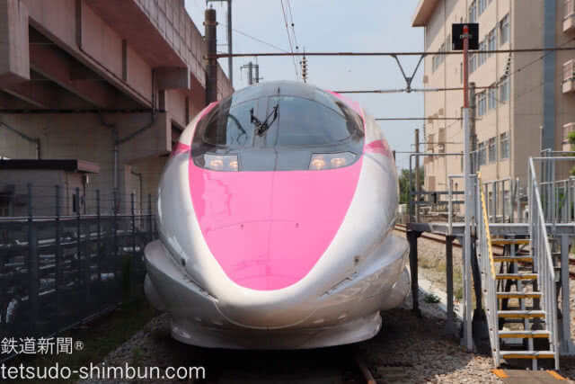 น่ารักคิกขุ!! ญี่ปุ่นเปิดให้บริการ รถไฟหัวกระสุน Hello Kitty