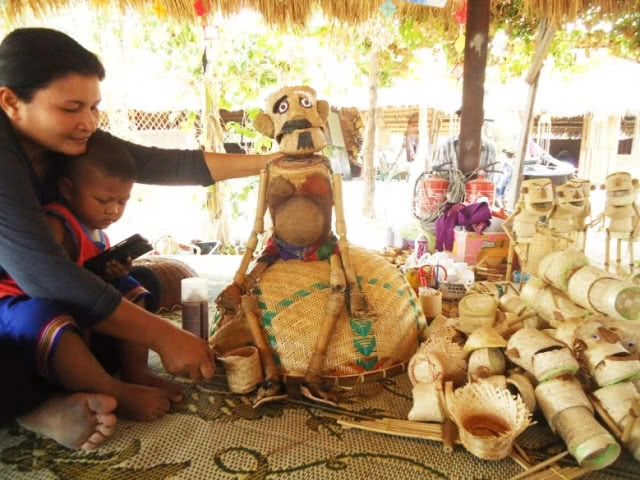 ภูมิปัญญาสร้างสรรค์สู่หมอลำหุ่นกระติบข้าว