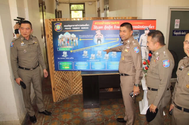 ตำรวจรวบแก็งไซด์แขก ตระเวนหลอกต่างชาติ โขกราคาตามร้านเครื่องประดับ(มีคลิป)