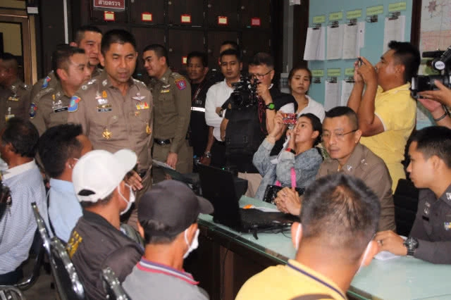 ตำรวจรวบแก็งไซด์แขก ตระเวนหลอกต่างชาติ โขกราคาตามร้านเครื่องประดับ(มีคลิป)