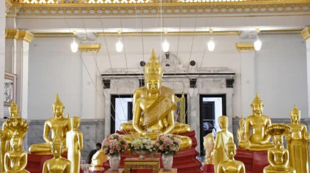 ชาวแปดริ้ว อธิษฐานจิตขอพรพ่อโสธรส่งแรงใจถึง 13 หมูป่าติดถ้ำ