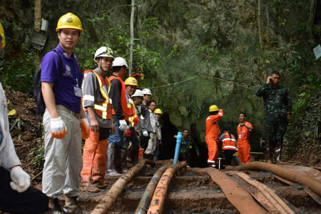 (คลิป) ปรับเส้นทางสัญจร! กองอำนวยการ-ทางเข้าถ้ำหลวง เพื่อการทำงานที่ง่ายขึ้น