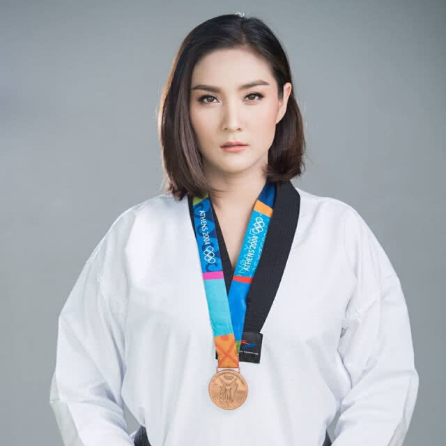 เปิดภาพ "น้องวิว" นักเทควันโดขวัญใจไทยในวันนั้น... กลายเป็นคุณแม่สุดสวยแซ่บในวันนี้