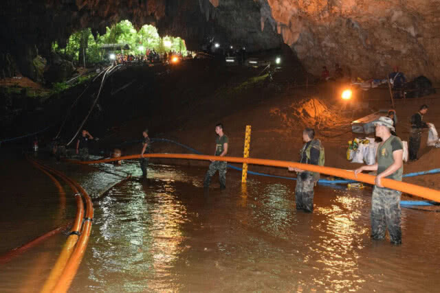 บูรณาการปรับเส้นทางสัญจรกองอำนวยการ-ทางเข้าถ้ำหลวง