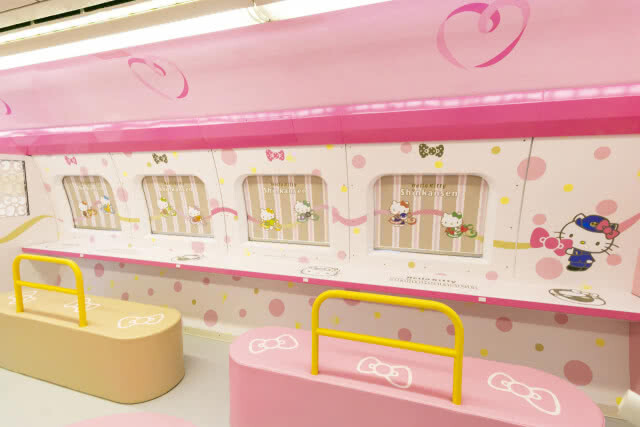 น่ารักคิกขุ!! ญี่ปุ่นเปิดให้บริการ รถไฟหัวกระสุน Hello Kitty