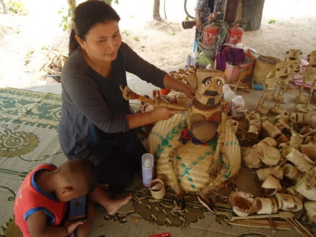 ภูมิปัญญาสร้างสรรค์สู่หมอลำหุ่นกระติบข้าว