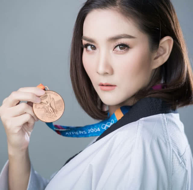 เปิดภาพ "น้องวิว" นักเทควันโดขวัญใจไทยในวันนั้น... กลายเป็นคุณแม่สุดสวยแซ่บในวันนี้