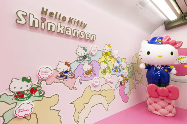 น่ารักคิกขุ!! ญี่ปุ่นเปิดให้บริการ รถไฟหัวกระสุน Hello Kitty