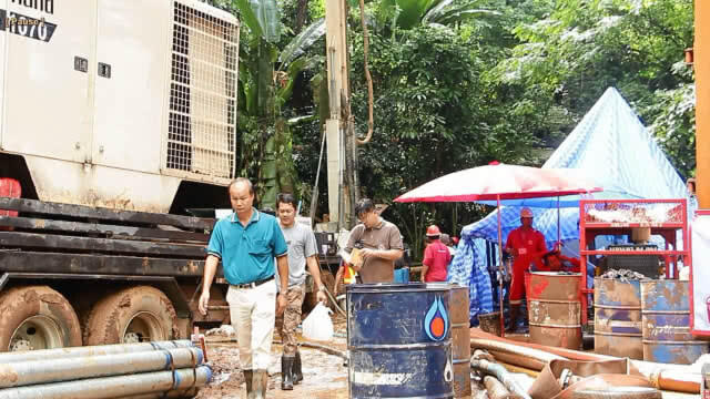 ติดตั้งเครื่องสูบน้ำบาดาลเครื่องที่ 3 เร่งระบายน้ำภายในถ้ำหลวง