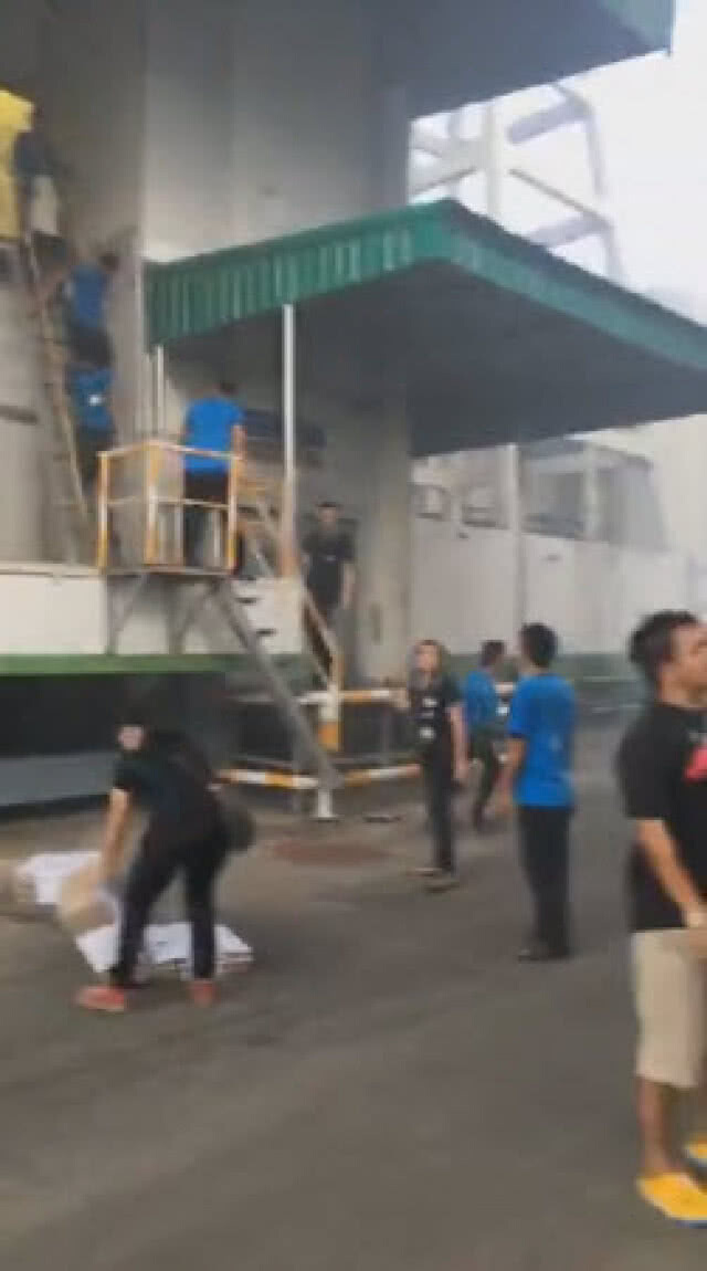 (คลิปไลฟ์สด) ไฟไหม้โรงงานไทยรอแยลฟรอเซนฟู๊ด คาดเสียหายไม่ต่ำกว่า 200 ล้าน