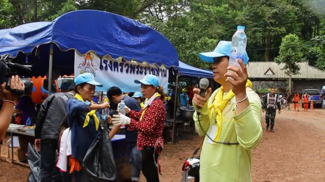 "หน่วยซีล" ขอ "ขวดน้ำพลาสติกเปล่า" นำไปทำทุ่นลอย
