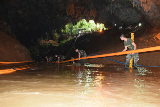 บูรณาการปรับเส้นทางสัญจรกองอำนวยการ-ทางเข้าถ้ำหลวง
