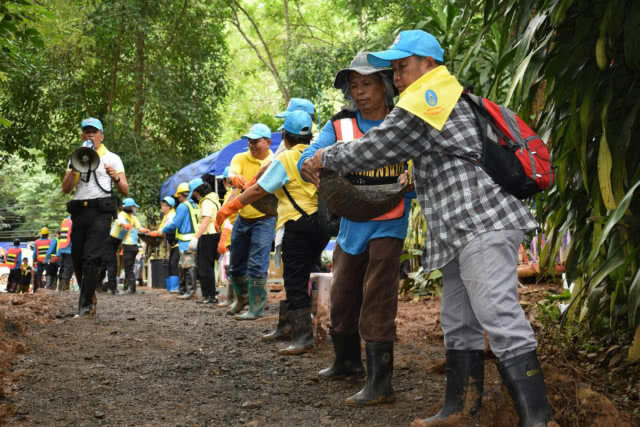 บูรณาการปรับเส้นทางสัญจรกองอำนวยการ-ทางเข้าถ้ำหลวง