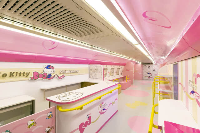 น่ารักคิกขุ!! ญี่ปุ่นเปิดให้บริการ รถไฟหัวกระสุน Hello Kitty