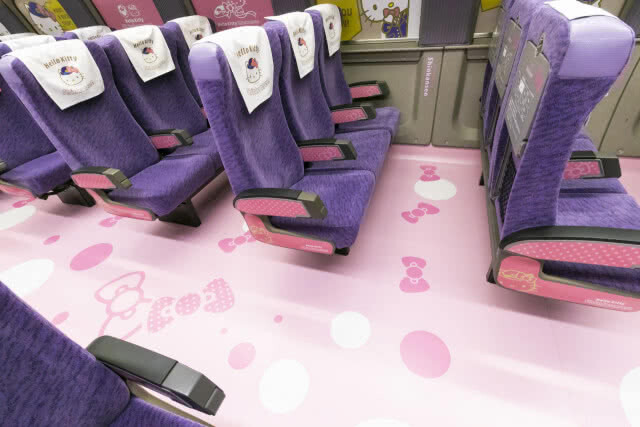 น่ารักคิกขุ!! ญี่ปุ่นเปิดให้บริการ รถไฟหัวกระสุน Hello Kitty