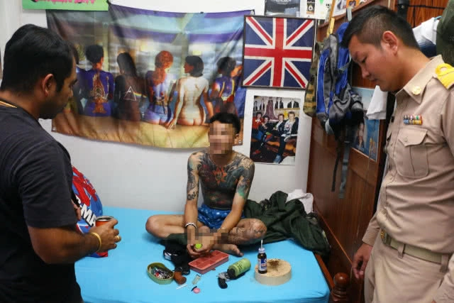 ฝ่ายปกครองสัตหีบ บุกรวบ "เขต ลายพ้อย" พกปืนเถื่อนเสพกัญชาคารัง