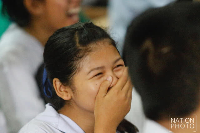 "เพื่อนหมูป่า" ร้องเพลง "กำลังใจในความมืด"