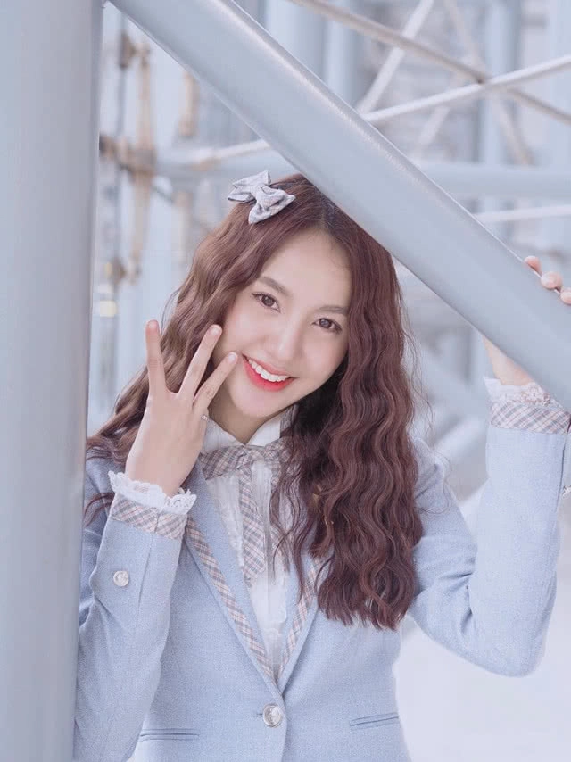 โอตะ จัดเต็ม! ซื้อป้ายโฆษณา MRTอวยพรวันเกิด "แอ๊นท์" กัปตัน SWEAT16