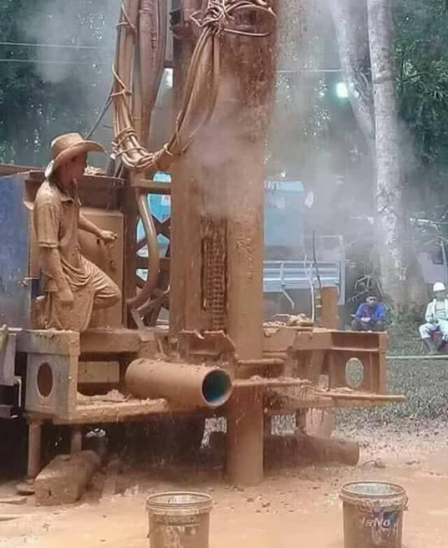 แห่แชร์ภาพ!! "คนเบื้องหลัง"ช่วยชีวิต 13 หมูป่าปลอดภัย
