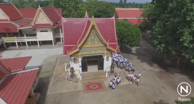แห่กลองยาวรอบหลวงพ่ออ่ำ แก้บนหลังพบ 13 หมูป่า