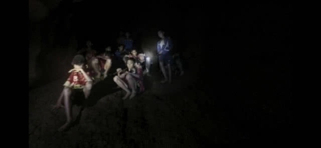 เผย(คลิป)แรกหลังพบ 13 ชีวิตติดถ้ำหลวง