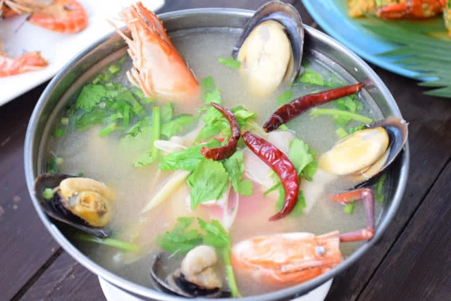 อร่อยปักหมุด : เลนัว ร้านอาหารทะเลรสแซ่บ ย่าน ศรีนครินทร์ อ่อนนุช