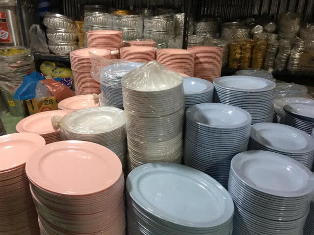 สคบ.ลุยตลาดช่องจอม ตรวจสินค้าอันตรายวางขายเกลื่อน