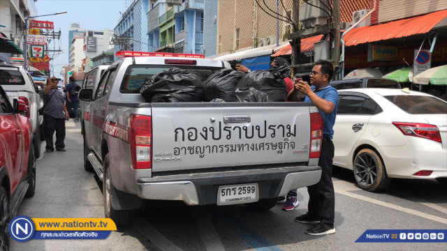 แม่ค้าหนีวุ่น !! สี่หน่วยจู่โจมจับสินค้าปลอมในห้างดังเมืองหาดใหญ่