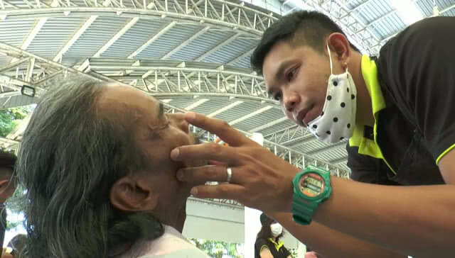 อาจารย์-นศ.สารพัดช่างบริการตัดผมฟรีทำดีถวายพระเจ้าอยู่หัว ร.10