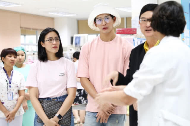 "พุฒ-จุ๋ย" บริจาคเครื่องปั๊มหัวใจ ร.พ.เด็ก