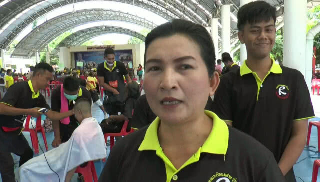 อาจารย์-นศ.สารพัดช่างบริการตัดผมฟรีทำดีถวายพระเจ้าอยู่หัว ร.10