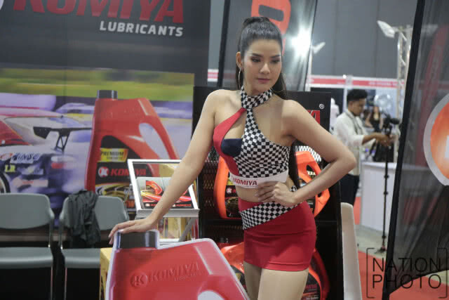 RQ จากญี่ปุ่นและสาว FHM โชว์ล้างรถที่อิมแพ็คฯ (ชมภาพชุด)